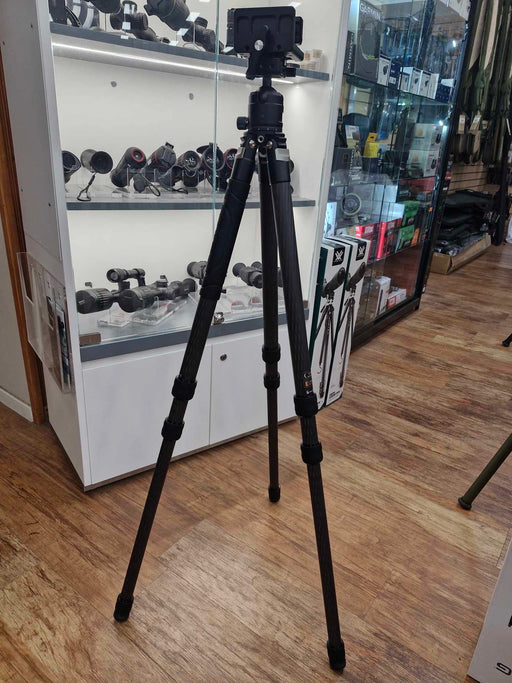 CARBON FIBRE TRIPOD WITH RIFLE SADDLE CLAMP