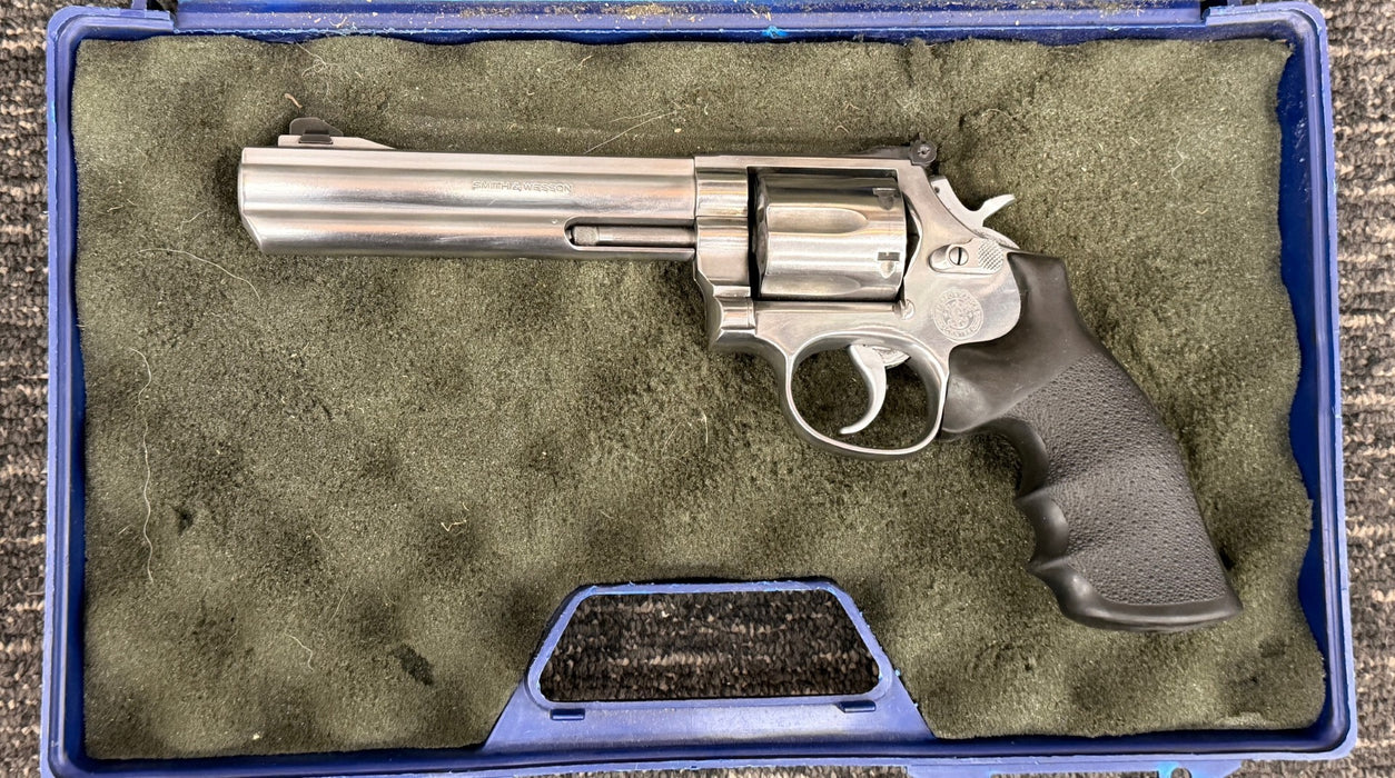 S/H SMITH&WESSPON 686 DISTINGUISHED COMBAT 357 MAG S/N- PCK0337 STK- 43933