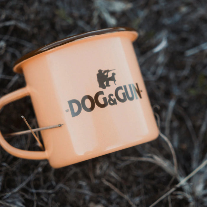 DOG & GUN ENAMEL MUG COL DESERT CLAY