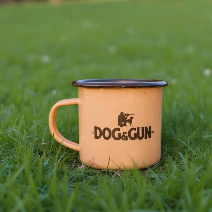DOG & GUN ENAMEL MUG COL DESERT CLAY